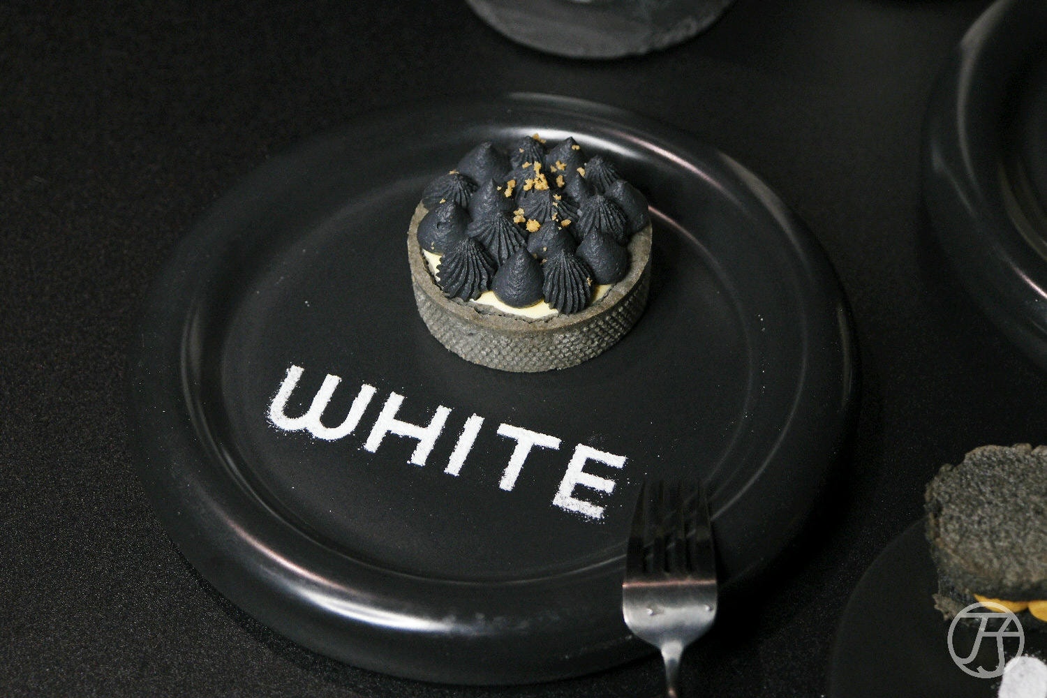 台中酒吧推薦 |WHITE|黑色之夜化身迷人酒吧,咖啡與酒的黑色世界,台中咖啡廳推薦 - 第21張圖