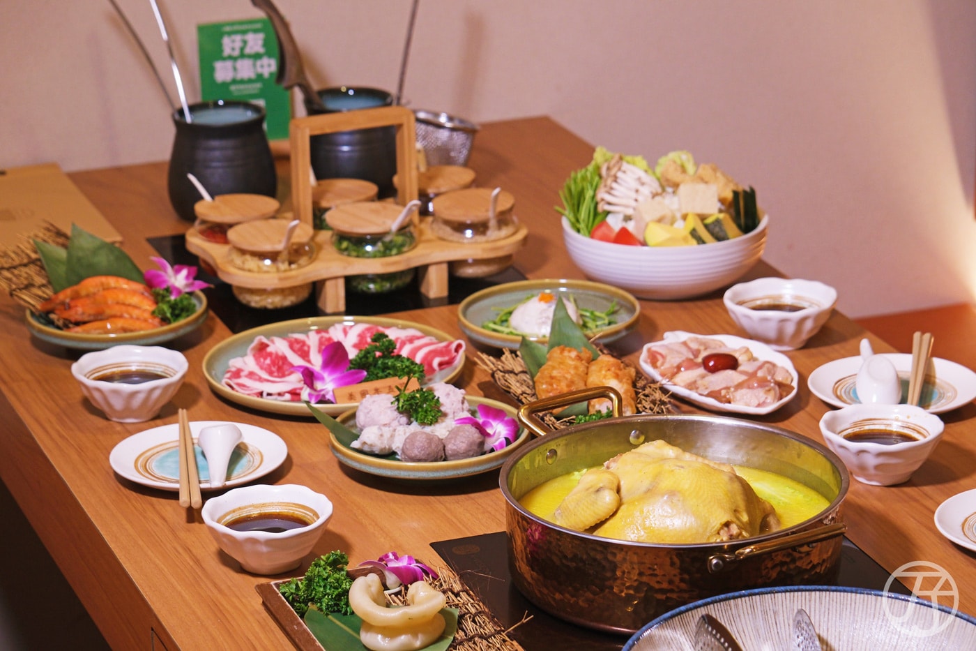 台北火鍋梁湯火鍋，金黃花膠雞湯專賣店