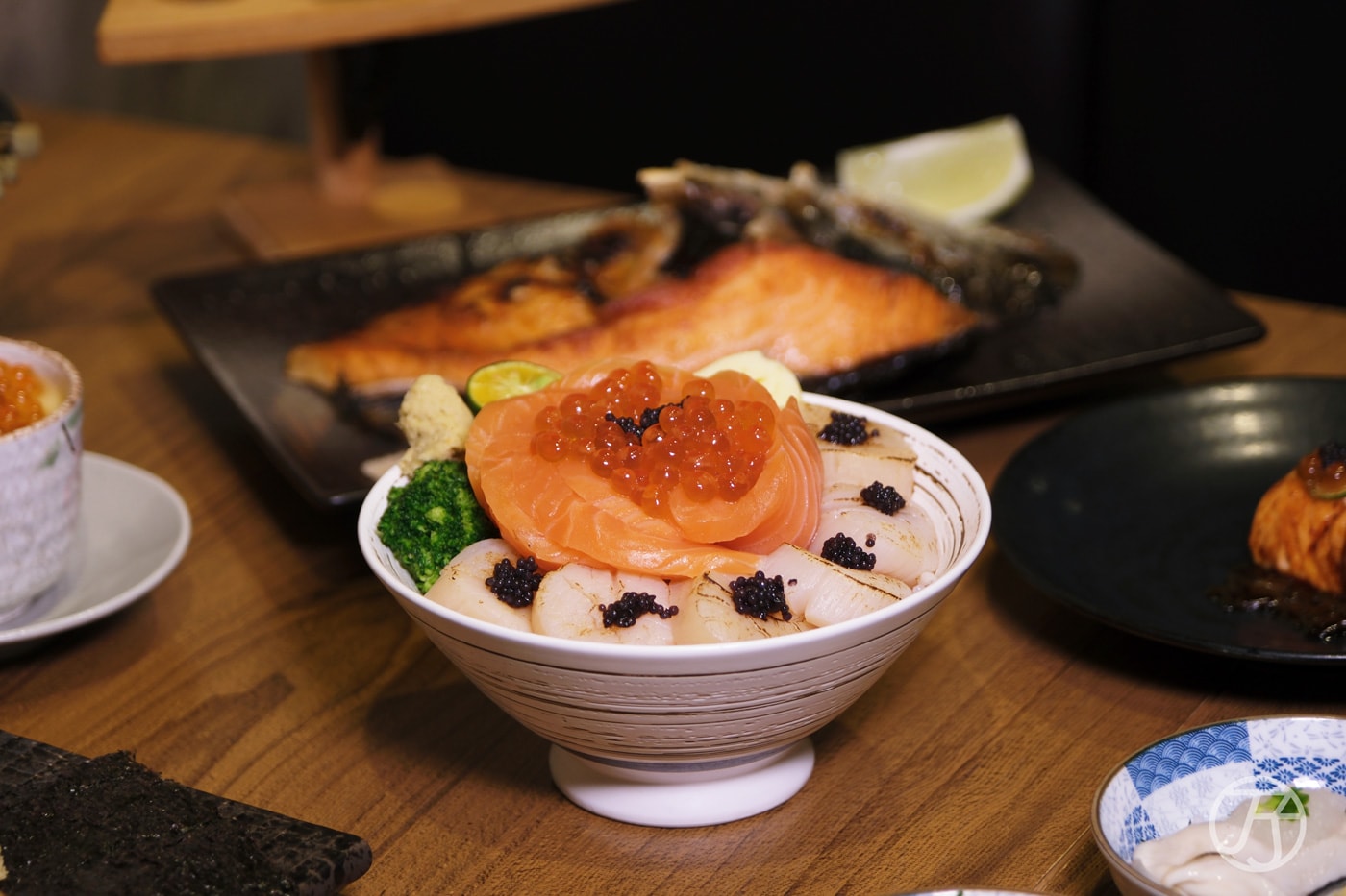 台北信義區日本料理推薦|魚韻日式料理北醫店|吳興街高CP值日本料理,浮誇海鮮讓你品嚐最鮮美味 - 第6張圖 台北信義日本料理 魚韻日式料理北醫店 鮭魚干貝丼飯