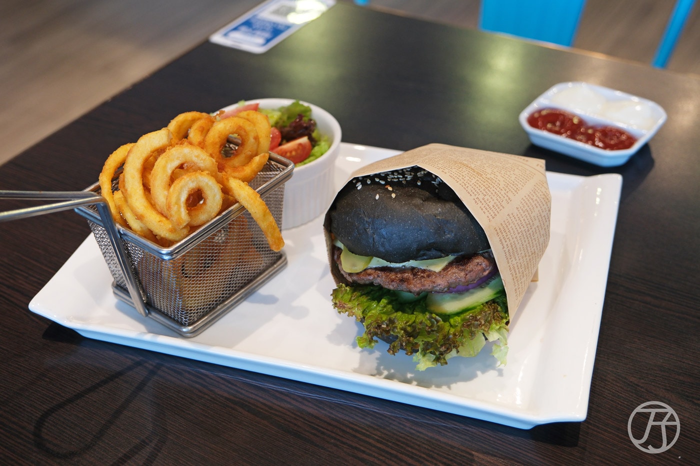 藍湖美食餐廳