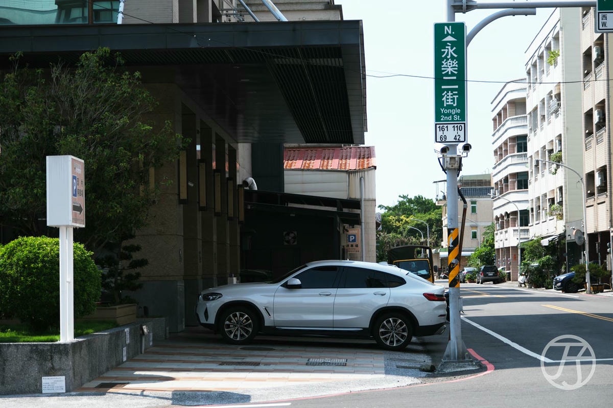 嘉義飯店尊皇大飯店停車場