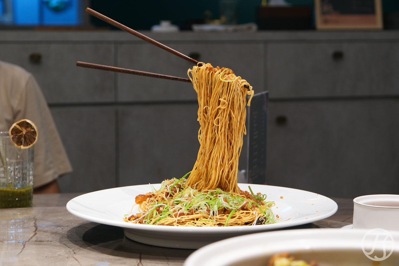 如嫣私廚飛天牛筋廣炒麵·烏魚子