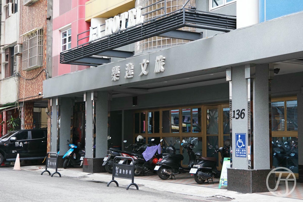 樂逸文旅六合夜市棒球館,台灣棒球迷最愛高雄住宿,入住享一泊一食,還有棒球迷最愛棒球周邊收藏可以欣賞 - 第5張圖