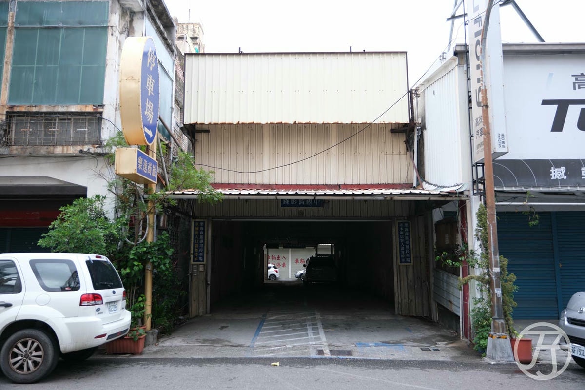 樂逸文旅六合夜市棒球館停車場