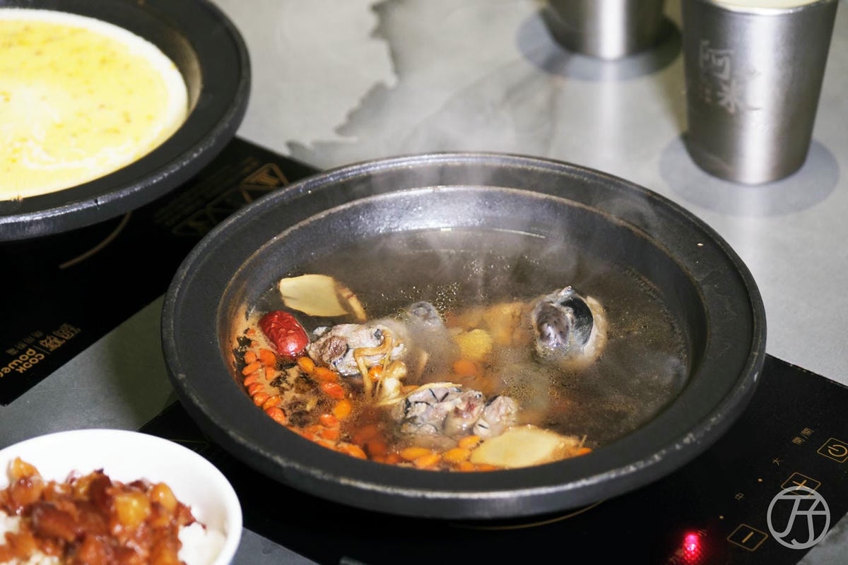 阿米石頭火鍋 army hotpot,全台防彈少年團粉絲集結,台中必吃爆炒火燒石頭火鍋,還有豐富BTS官方周邊收藏可以朝聖 - 第30張圖
