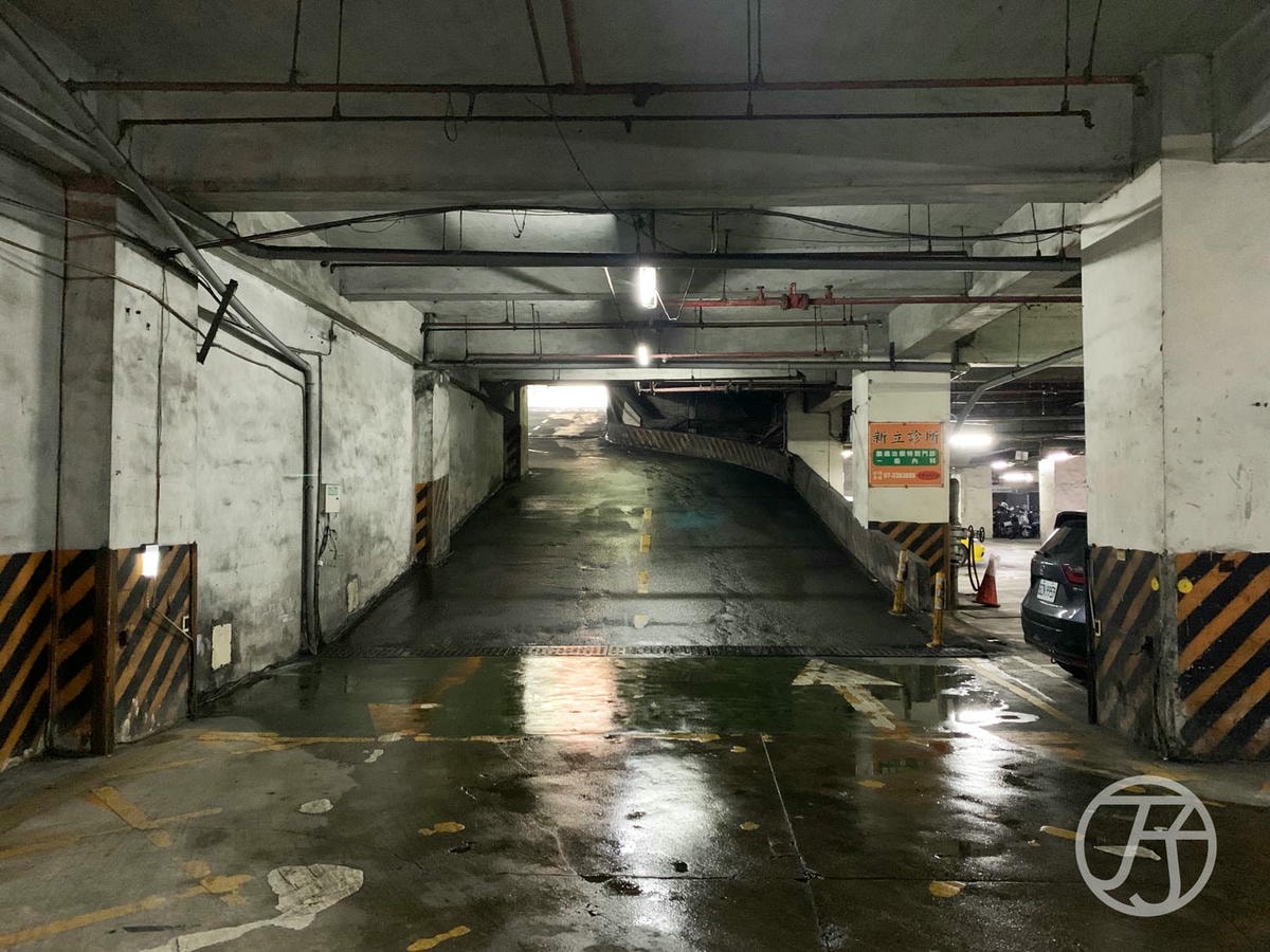 旅居文旅亞灣館停車場