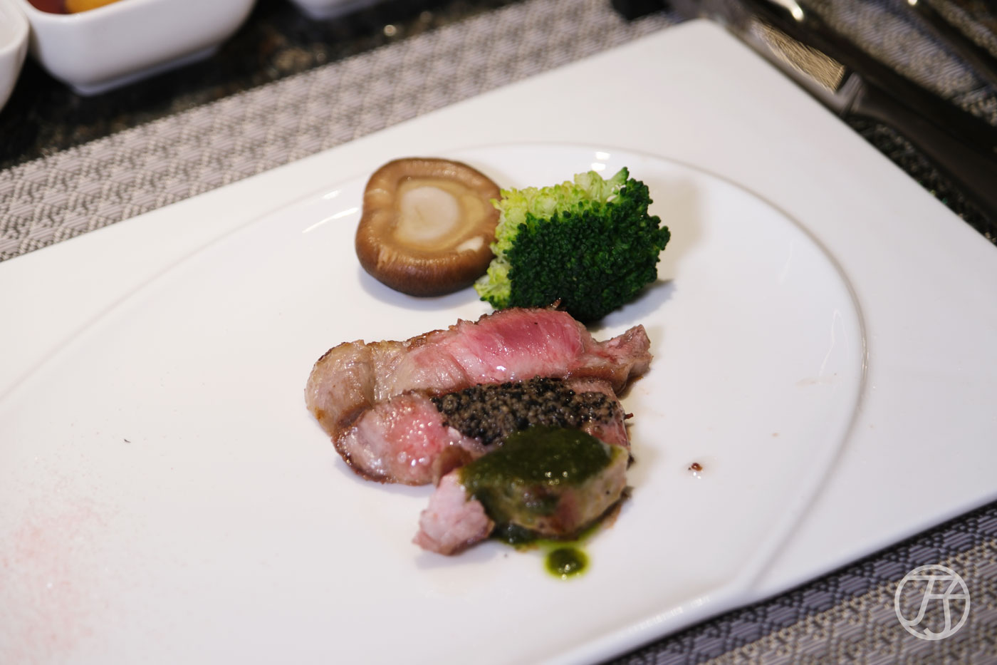 藍帶米淇鐵板燒 BLUE Ribbon MIQI,斥資三千萬打造餐廳空間美學,挑戰台中鐵板燒奢華風格 - 第85張圖