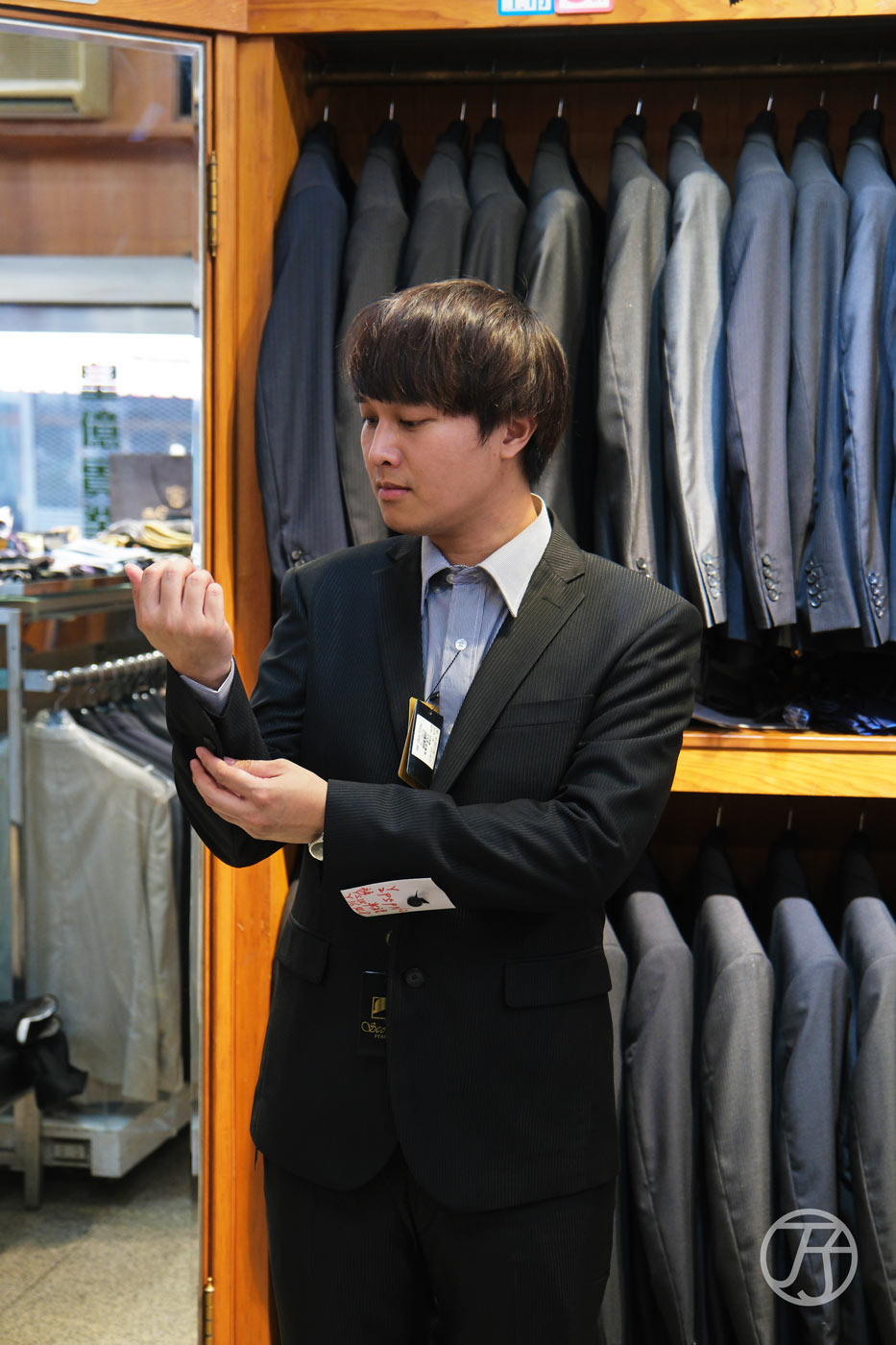 舒克登企業有限公司，在地老店專業服務，台南西裝專業西服推薦