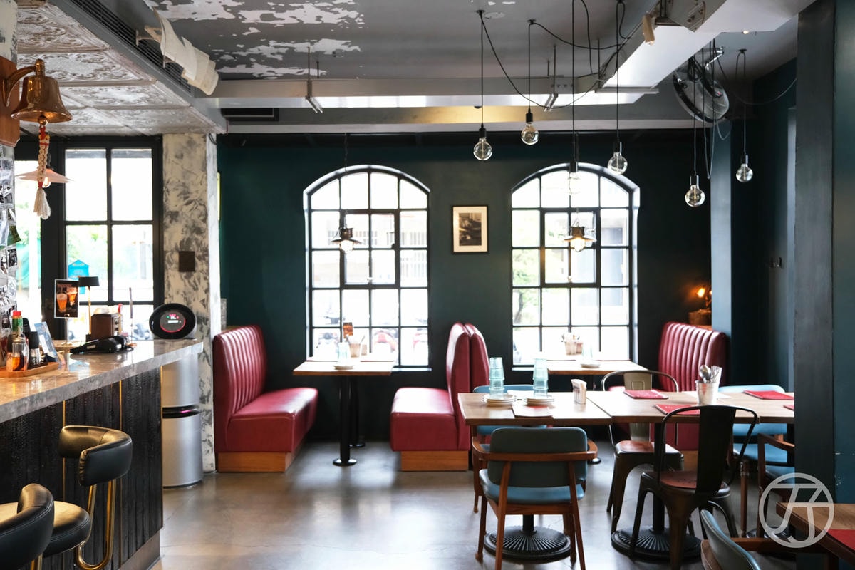 台中美式餐廳 紅盒子店面環境