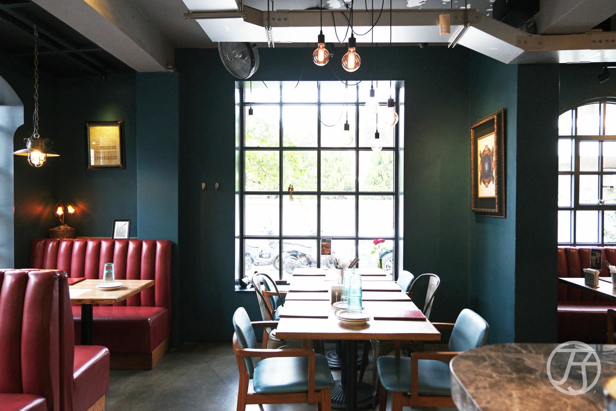 台中美式餐廳 紅盒子店面環境