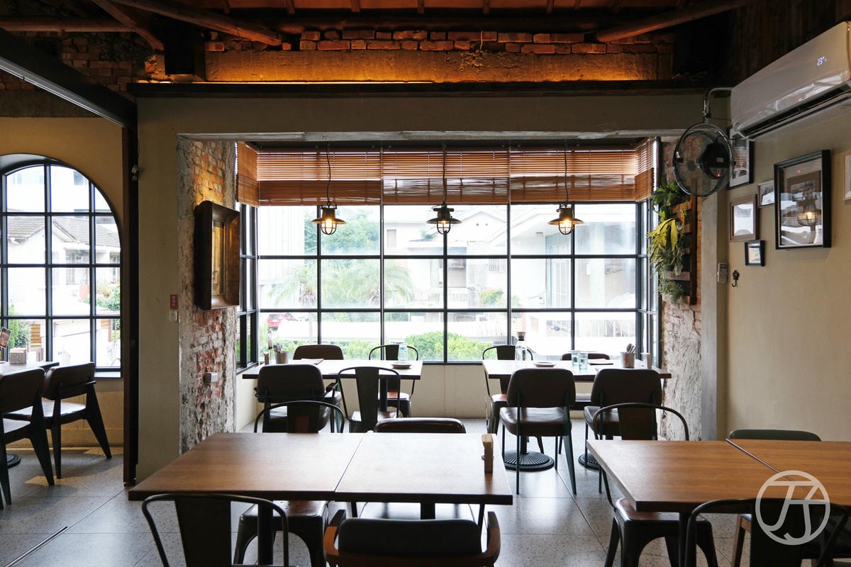 台中美式餐廳 紅盒子店面環境