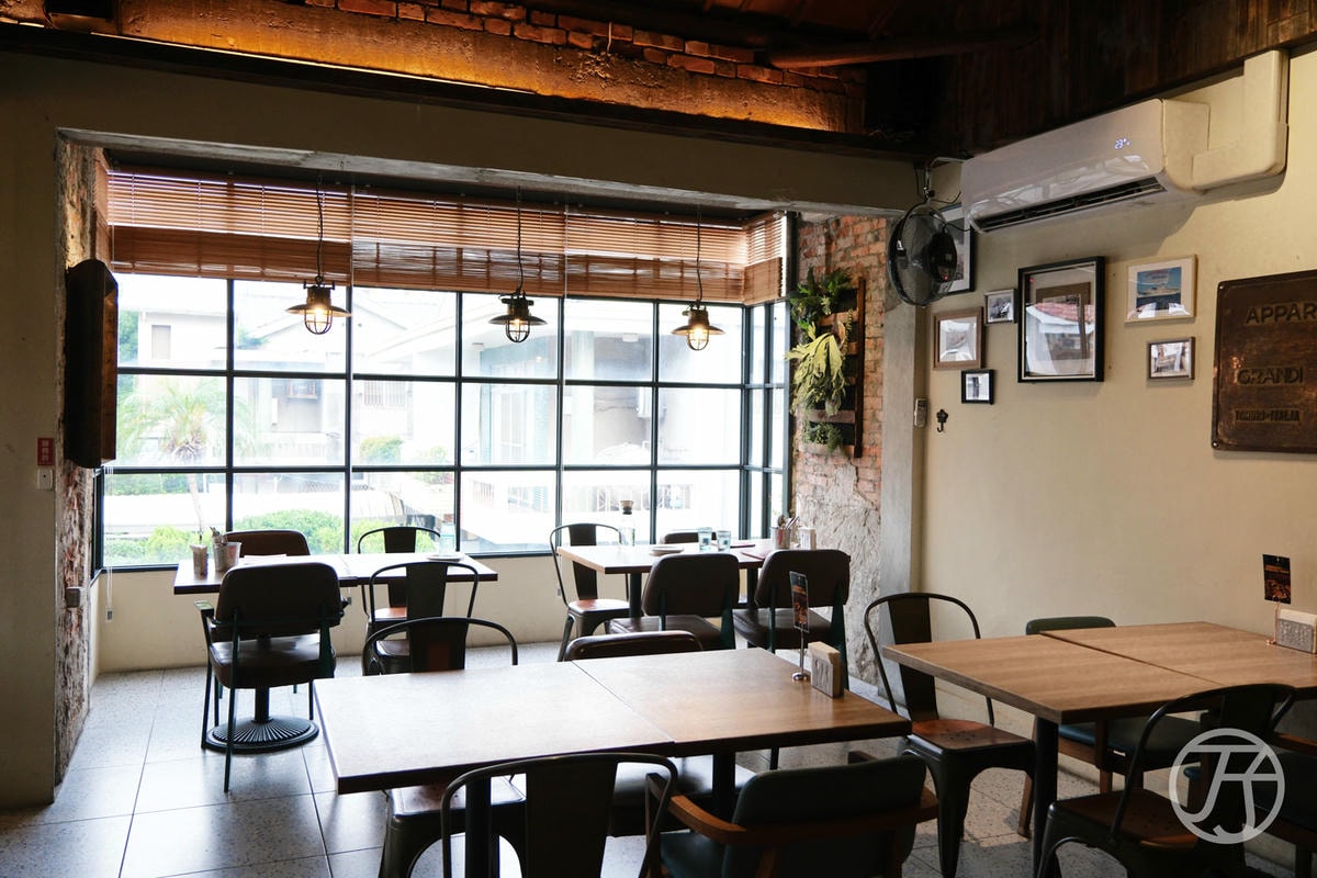 台中美式餐廳 紅盒子店面環境