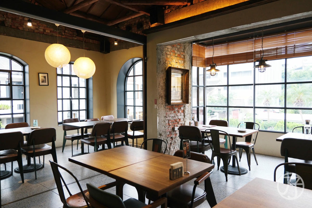 台中美式餐廳 紅盒子店面環境