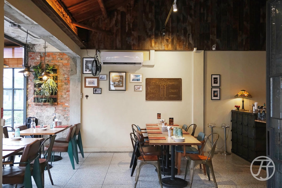 台中美式餐廳 紅盒子店面環境