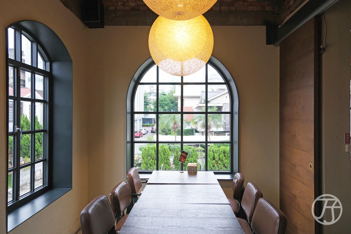 台中美式餐廳 紅盒子店面環境