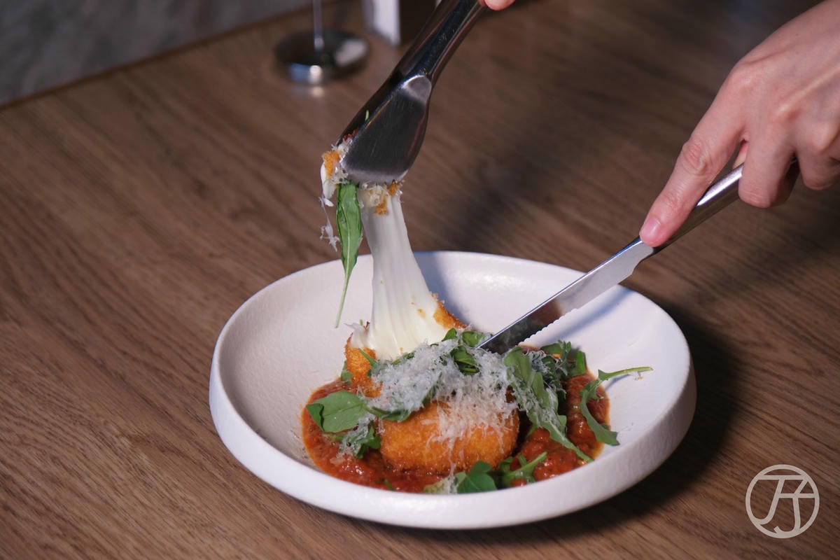 台中美式餐廳 紅盒子炸莫札瑞拉起司佐瑪蓮娜醬