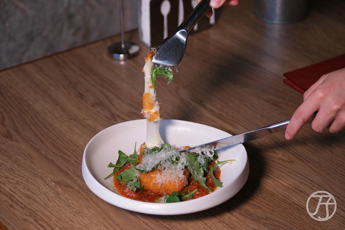 台中美式餐廳 紅盒子炸莫札瑞拉起司佐瑪蓮娜醬