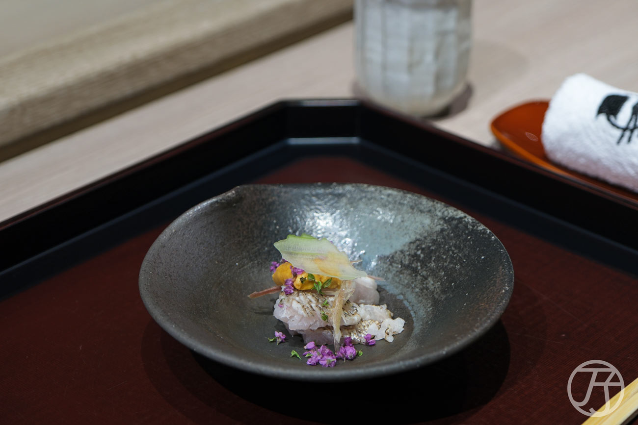 台中無菜單日本料理推薦,船艙せんしつ,日本米其林二星料理長池田剛坐鎮,41年以上日本料理職人經驗,開創台中正宗懷石料理饗宴 - 第19張圖 船艙せんしつ 台中懷石料理 太刀魚北海道紫海膽茗荷紫蘇花