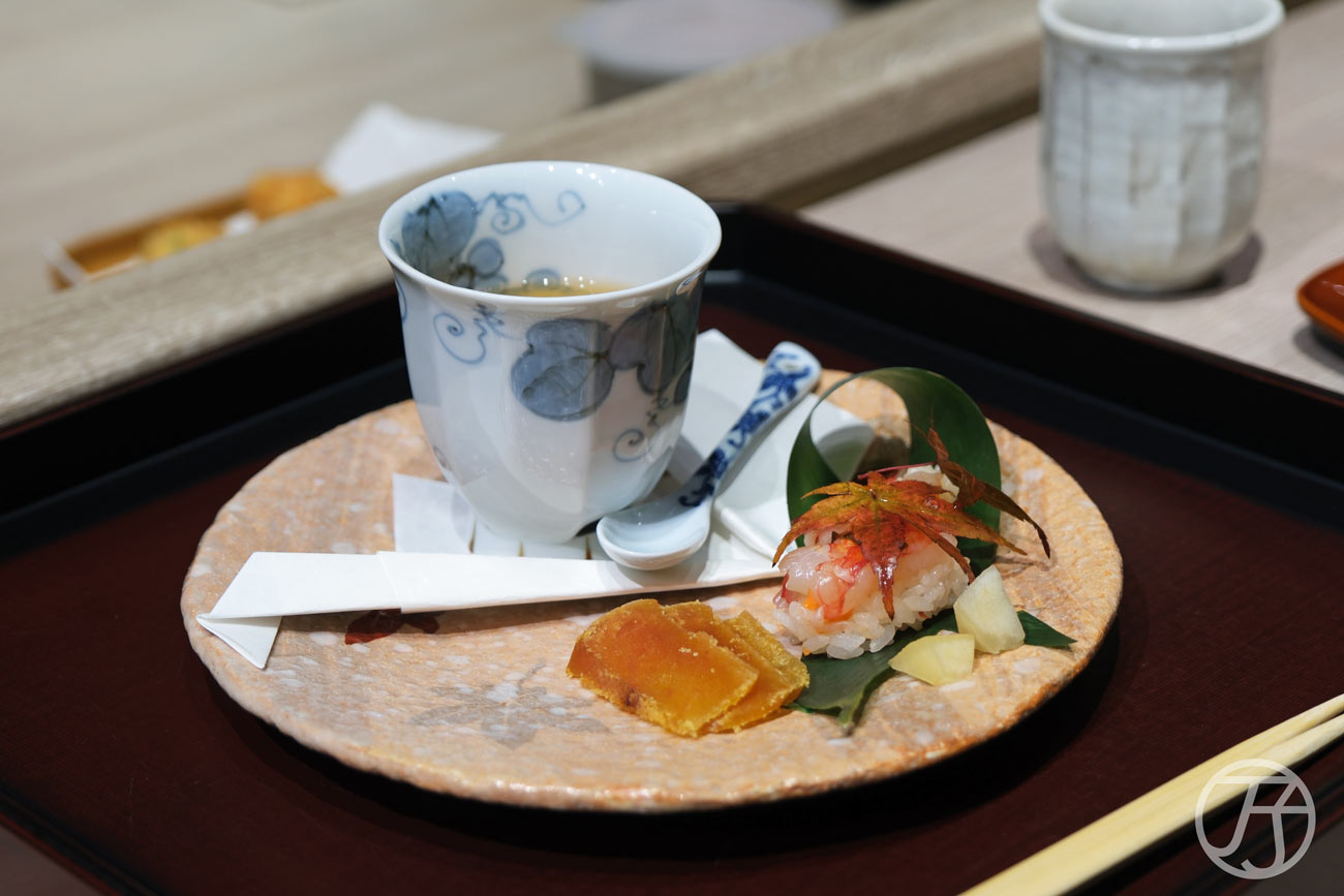 台中無菜單日本料理推薦,船艙せんしつ,日本米其林二星料理長池田剛坐鎮,41年以上日本料理職人經驗,開創台中正宗懷石料理饗宴 - 第30張圖 船艙せんしつ 台中懷石料理 御式胭脂蝦備長炭炙燒壽司