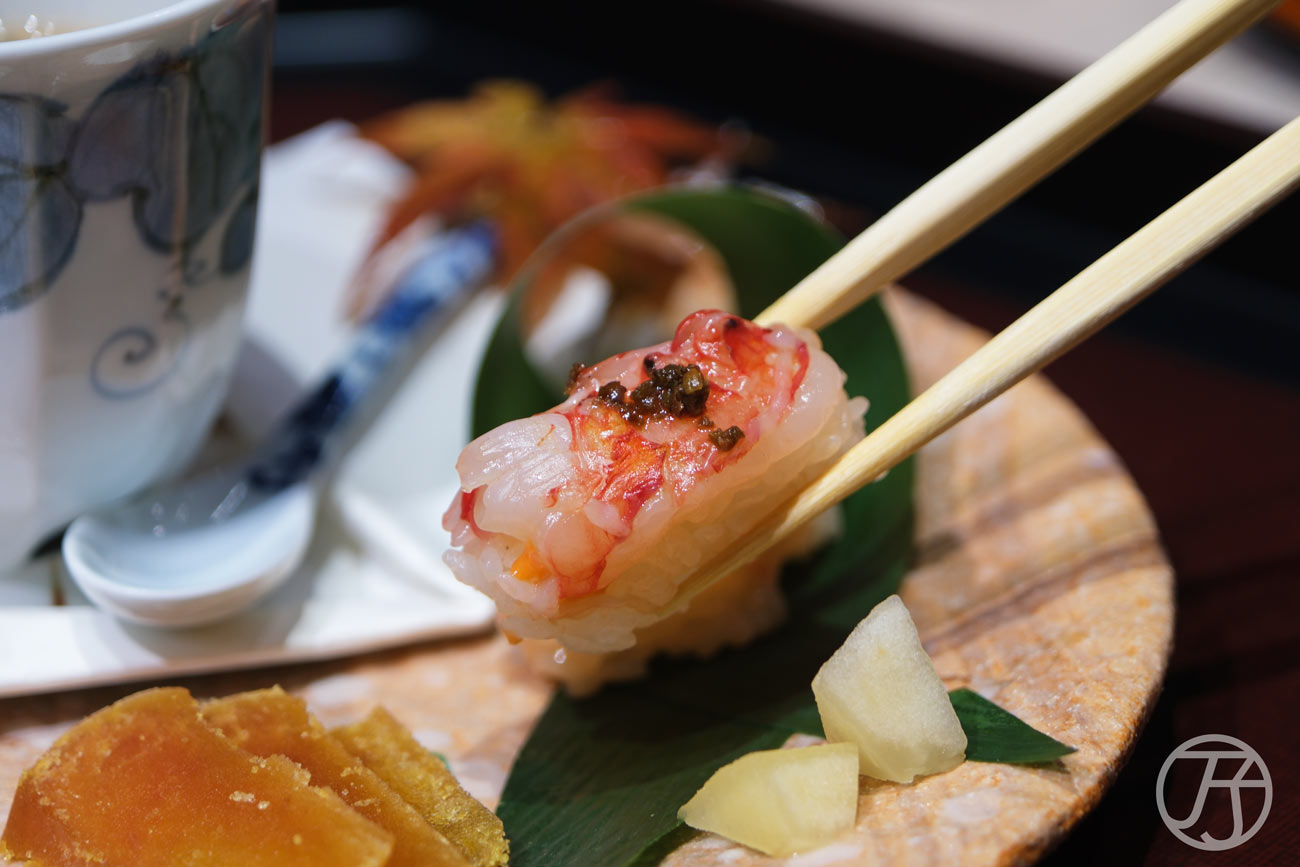 台中無菜單日本料理推薦,船艙せんしつ,日本米其林二星料理長池田剛坐鎮,41年以上日本料理職人經驗,開創台中正宗懷石料理饗宴 - 第33張圖 船艙せんしつ 台中懷石料理 御式胭脂蝦備長炭炙燒壽司