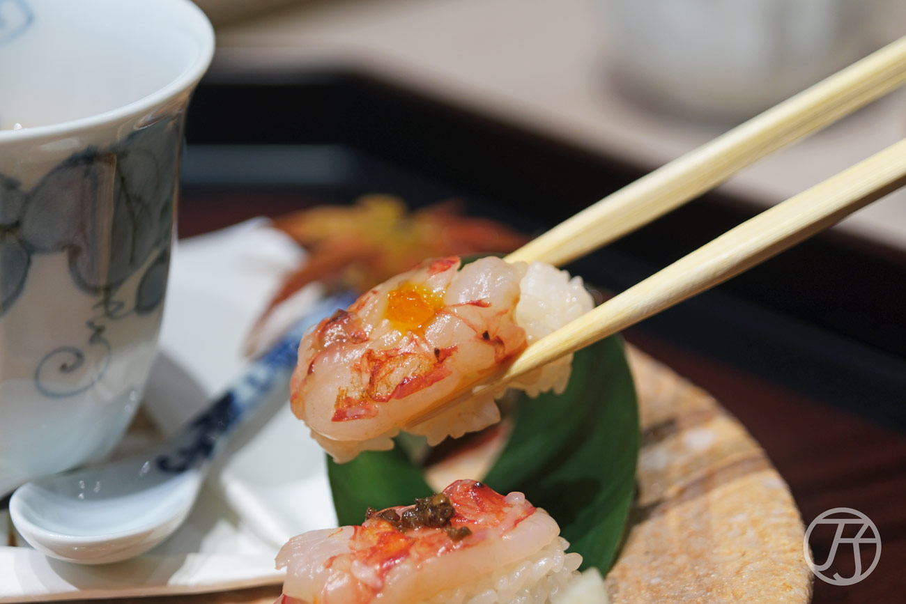 台中無菜單日本料理推薦,船艙せんしつ,日本米其林二星料理長池田剛坐鎮,41年以上日本料理職人經驗,開創台中正宗懷石料理饗宴 - 第32張圖 船艙せんしつ 台中懷石料理 御式胭脂蝦備長炭炙燒壽司