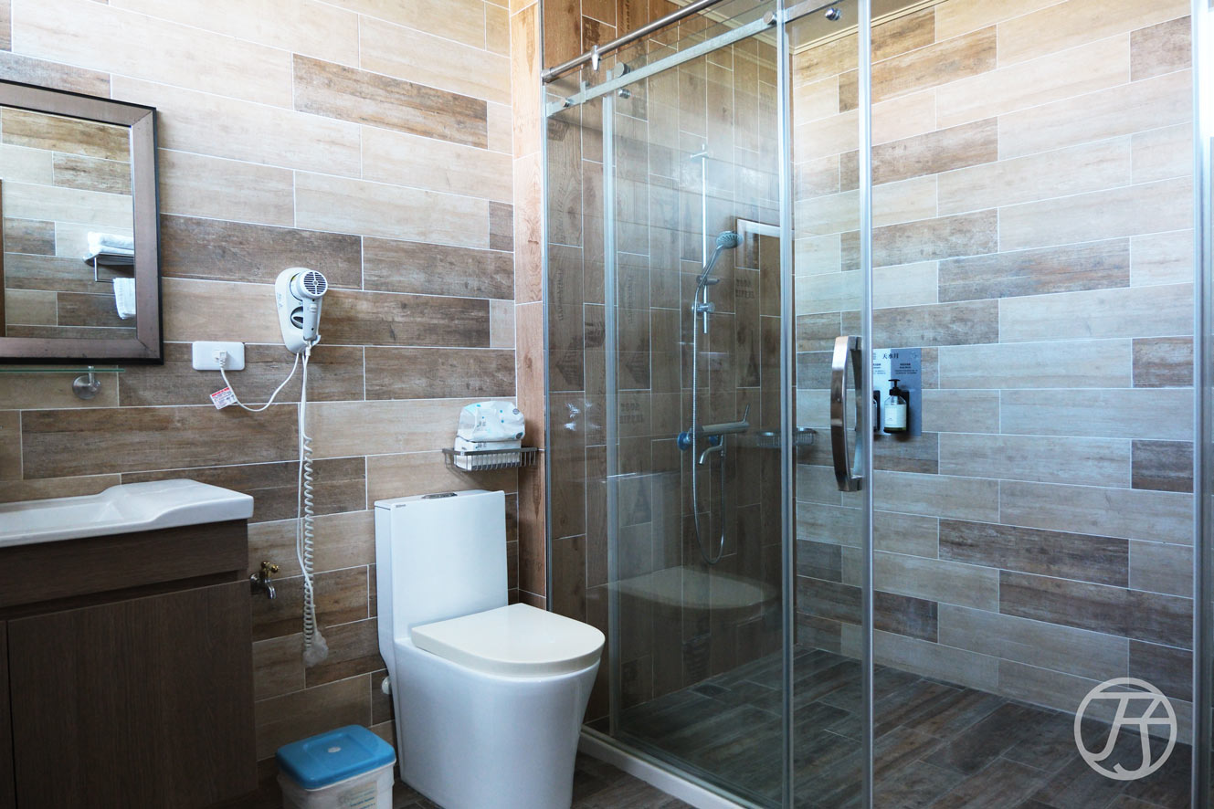 恆春住宿推薦，天水月民宿開箱心得，房間寬敞還有游泳池與烤肉區，恆春商圈開車只要五分鐘