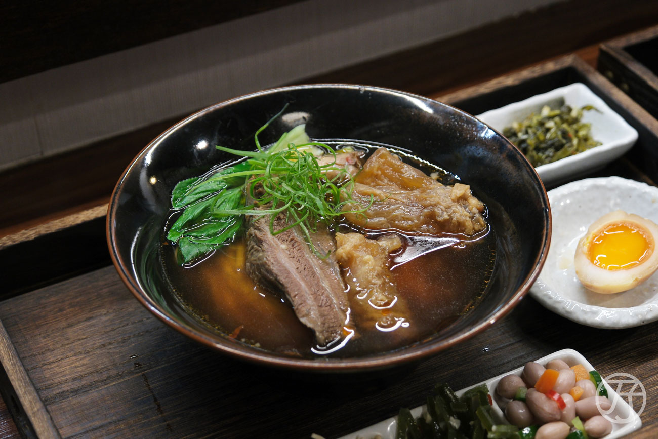 台北萬華美食推薦,雲水食堂,榮獲2025年臺北國際牛肉麵節金牌獎與銅牌獎雙認證,日韓旅客也愛上的台北三代牛肉麵美味 - 第27張圖 台北萬華美食推薦 雲水食堂 半筋半肉牛肉麵