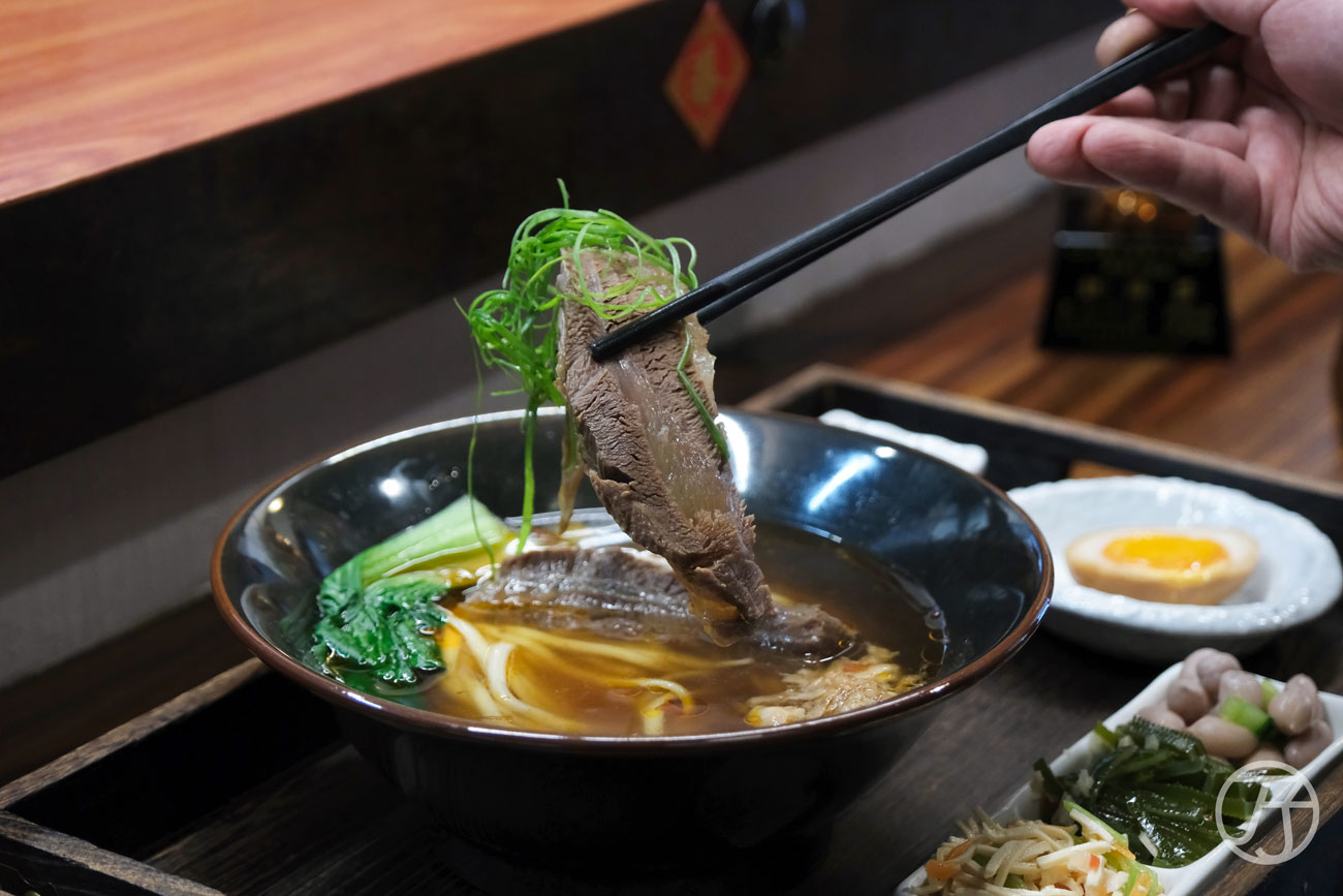 台北萬華美食推薦,雲水食堂,榮獲2025年臺北國際牛肉麵節金牌獎與銅牌獎雙認證,日韓旅客也愛上的台北三代牛肉麵美味 - 第22張圖 台北萬華美食推薦 雲水食堂 紅燒牛肉麵