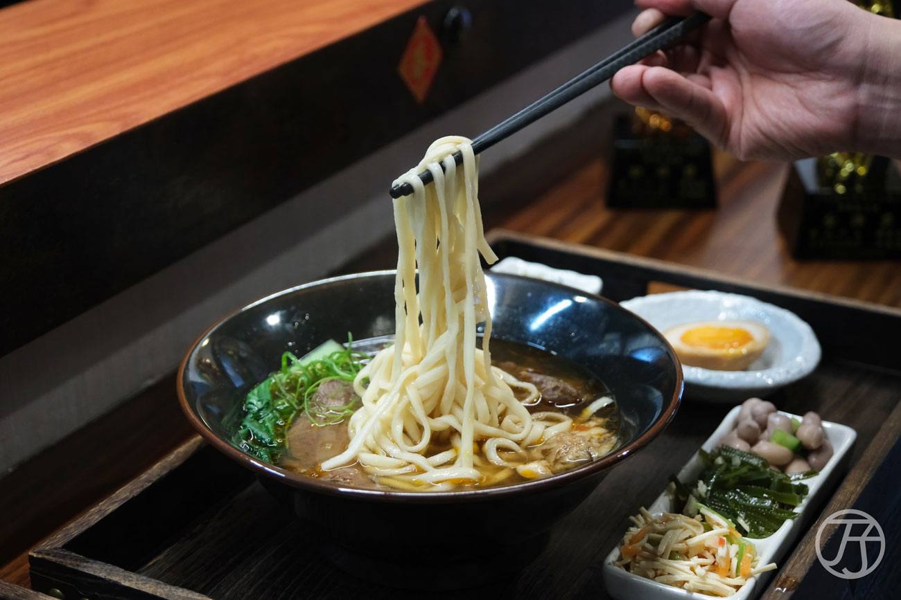 台北萬華美食推薦,雲水食堂,榮獲2025年臺北國際牛肉麵節金牌獎與銅牌獎雙認證,日韓旅客也愛上的台北三代牛肉麵美味 - 第21張圖 台北萬華美食推薦 雲水食堂 紅燒牛肉麵