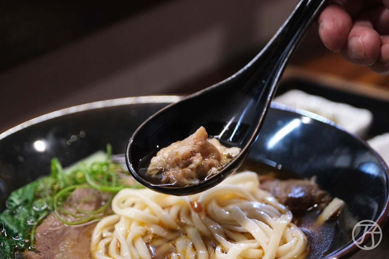 台北萬華美食推薦,雲水食堂,榮獲2025年臺北國際牛肉麵節金牌獎與銅牌獎雙認證,日韓旅客也愛上的台北三代牛肉麵美味 - 第20張圖 台北萬華美食推薦 雲水食堂 紅燒牛肉麵
