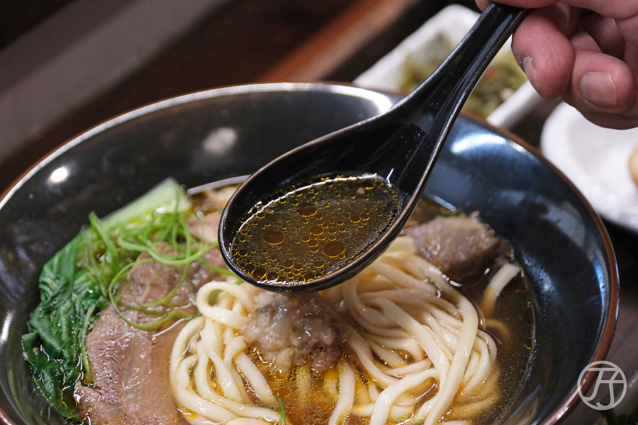 台北萬華美食推薦,雲水食堂,榮獲2025年臺北國際牛肉麵節金牌獎與銅牌獎雙認證,日韓旅客也愛上的台北三代牛肉麵美味 - 第18張圖 台北萬華美食推薦 雲水食堂 紅燒牛肉麵