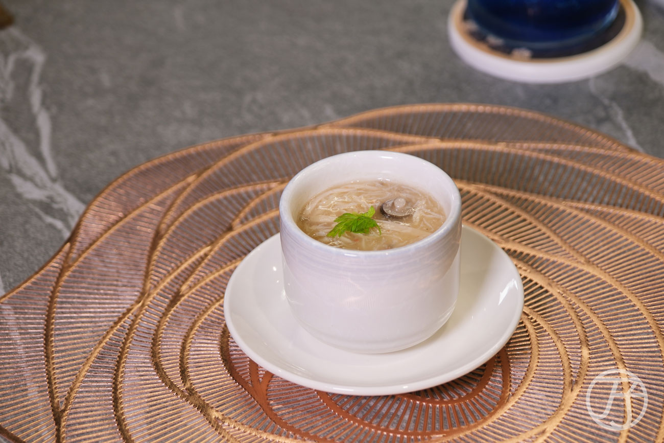 台灣唯一頂級鐵板燒界五度獲選「全台十大頂級鐵板燒」殊榮,台北來的高CP值無菜單鐵板燒,高貴不貴,2,000有找,小資族大享受,高雄明水然大立店開箱 - 第14張圖 高雄無菜單鐵板燒料理 明水然大立店蒸蛋佐松葉蟹肉