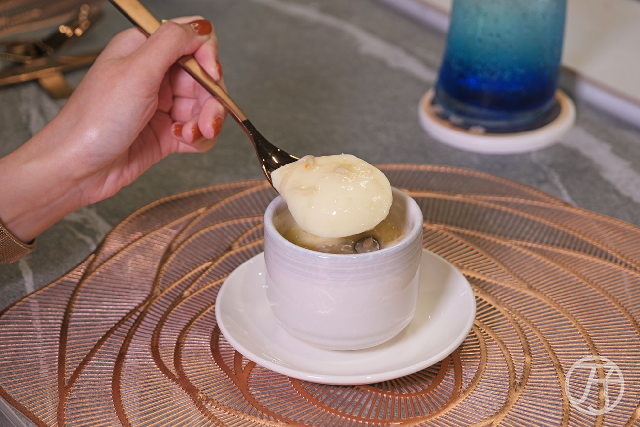 台灣唯一頂級鐵板燒界五度獲選「全台十大頂級鐵板燒」殊榮,台北來的高CP值無菜單鐵板燒,高貴不貴,2,000有找,小資族大享受,高雄明水然大立店開箱 - 第15張圖 高雄無菜單鐵板燒料理 明水然大立店蒸蛋佐松葉蟹肉