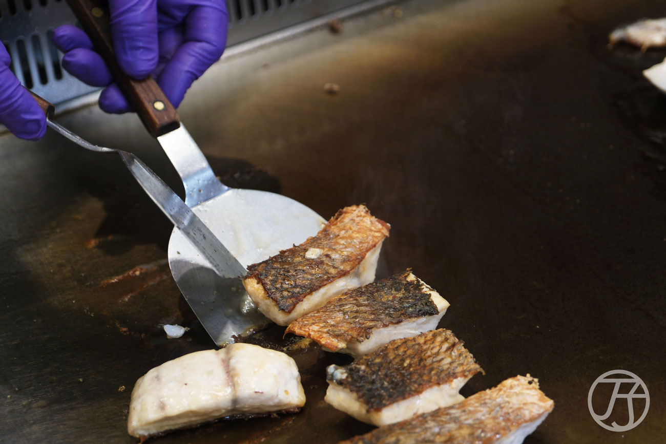 台灣唯一頂級鐵板燒界五度獲選「全台十大頂級鐵板燒」殊榮,台北來的高CP值無菜單鐵板燒,高貴不貴,2,000有找,小資族大享受,高雄明水然大立店開箱 - 第37張圖 高雄無菜單鐵板燒料理 明水然大立店海鱸魚