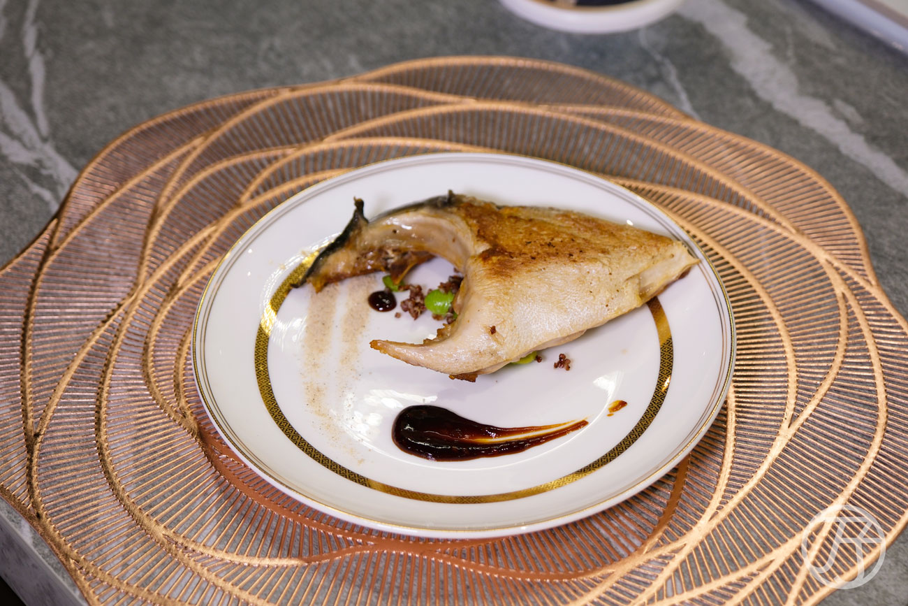 台灣唯一頂級鐵板燒界五度獲選「全台十大頂級鐵板燒」殊榮,台北來的高CP值無菜單鐵板燒,高貴不貴,2,000有找,小資族大享受,高雄明水然大立店開箱 - 第42張圖 高雄無菜單鐵板燒料理 明水然大立店青魽魚下巴