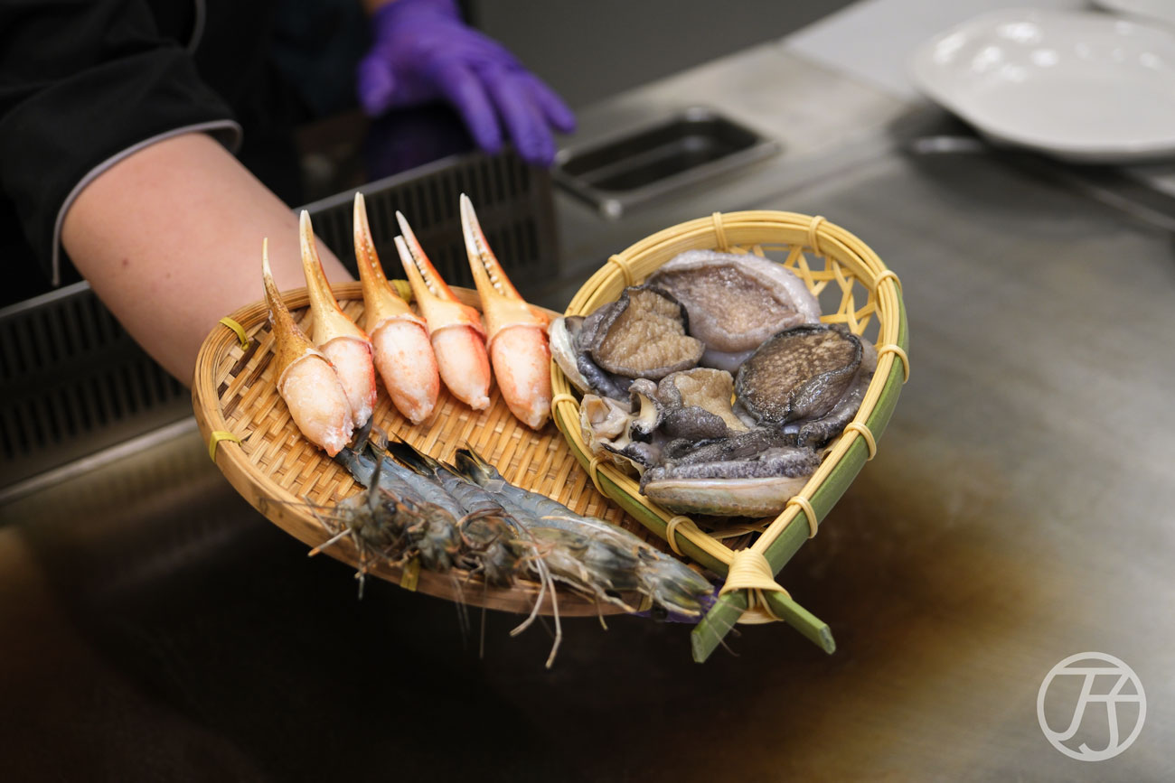 台灣唯一頂級鐵板燒界五度獲選「全台十大頂級鐵板燒」殊榮,台北來的高CP值無菜單鐵板燒,高貴不貴,2,000有找,小資族大享受,高雄明水然大立店開箱 - 第44張圖 高雄無菜單鐵板燒料理 明水然大立店海鮮拼盤