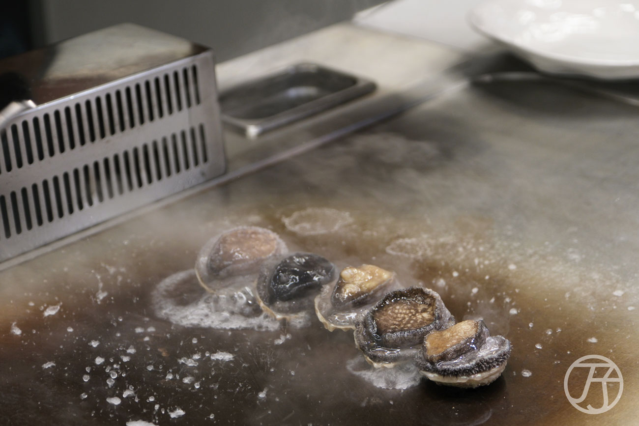 台灣唯一頂級鐵板燒界五度獲選「全台十大頂級鐵板燒」殊榮,台北來的高CP值無菜單鐵板燒,高貴不貴,2,000有找,小資族大享受,高雄明水然大立店開箱 - 第45張圖 高雄無菜單鐵板燒料理 明水然大立店海鮮拼盤