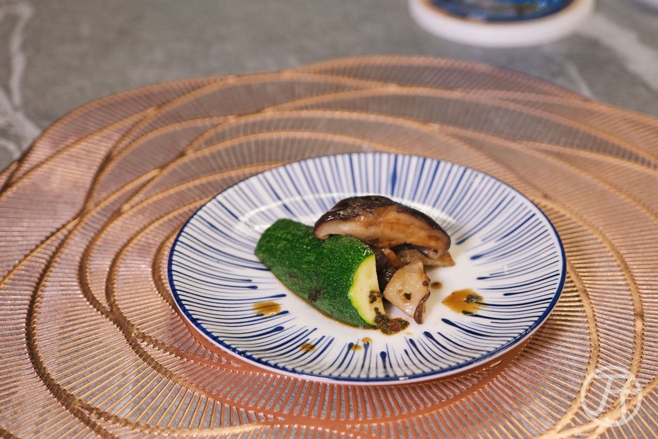 台灣唯一頂級鐵板燒界五度獲選「全台十大頂級鐵板燒」殊榮,台北來的高CP值無菜單鐵板燒,高貴不貴,2,000有找,小資族大享受,高雄明水然大立店開箱 - 第52張圖 高雄無菜單鐵板燒料理 明水然大立店季節時蔬