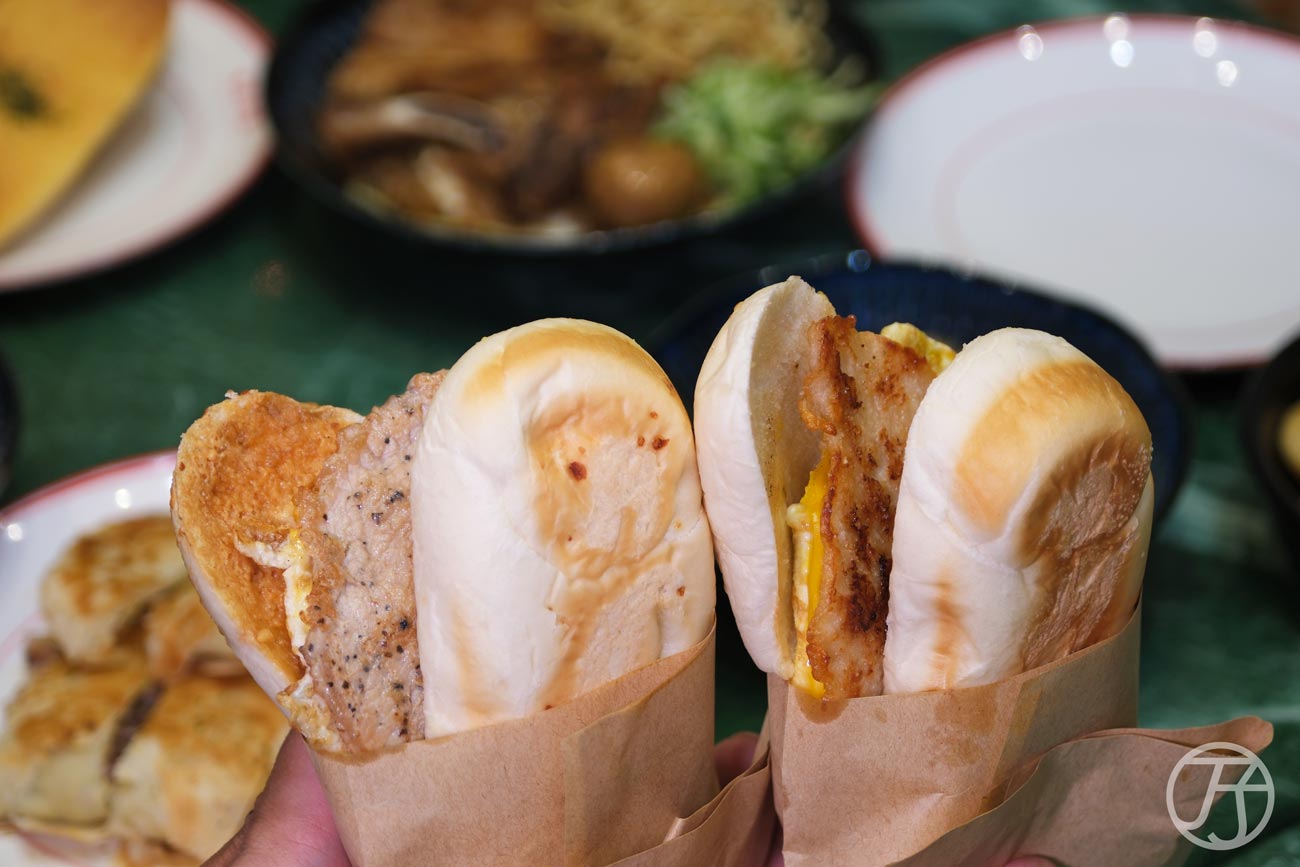 來吃早餐 LEBi Brunch 中央店花生里肌肉蛋軟法 香煎嫩雞胸肉蛋軟法