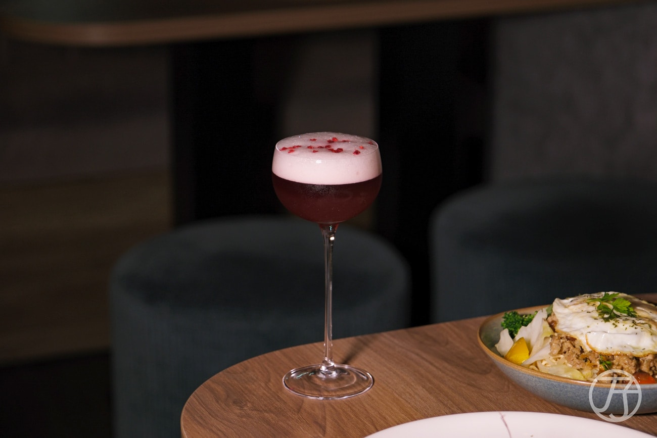 西門酒吧推薦，RayDarts.Taipei bar，豐富調酒與主廚料理，西門最適合放鬆的運動飛鏢吧