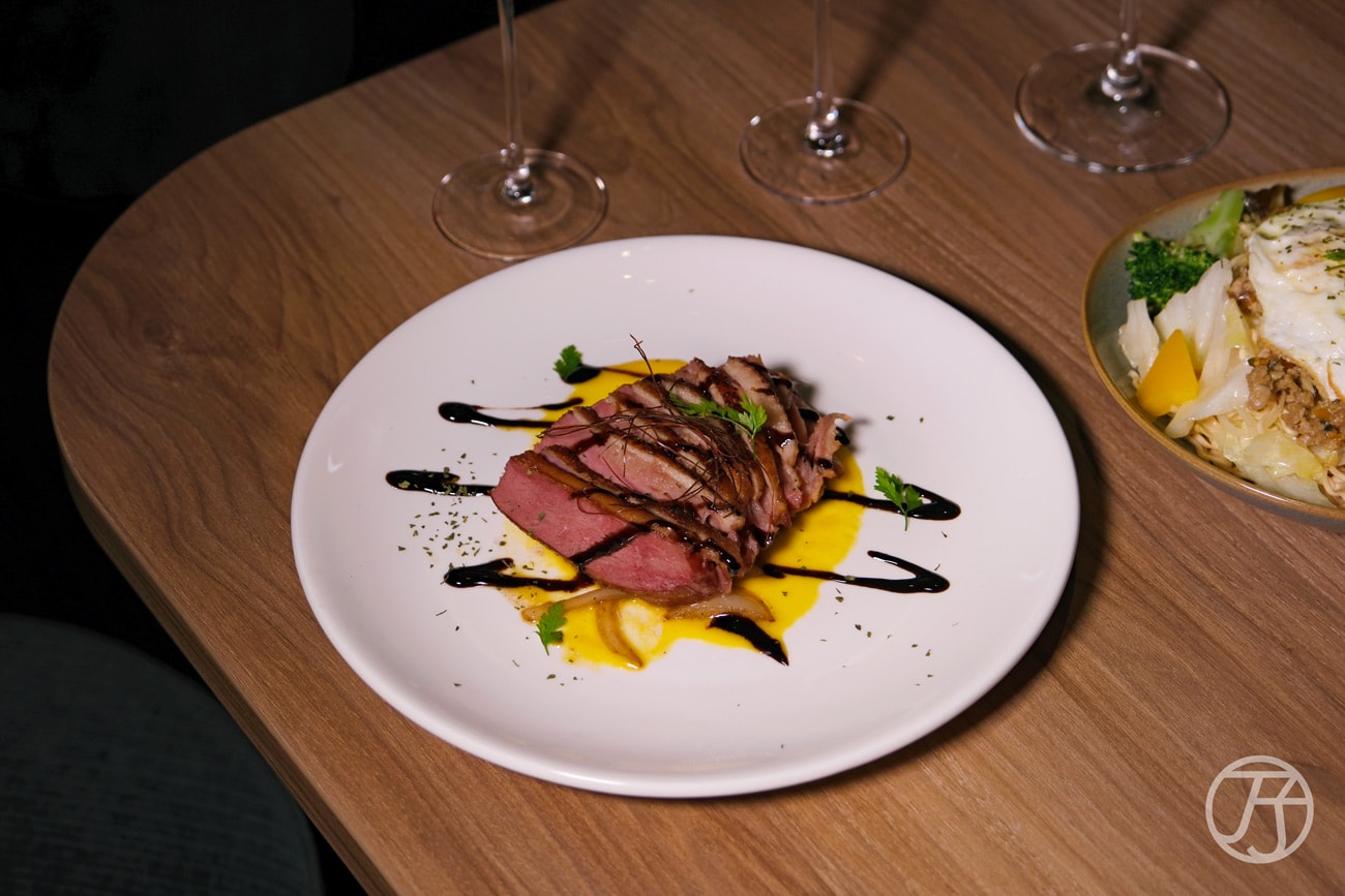 台北西門酒吧推薦RayDarts.Taipei bar白蘭地香煎鴨胸