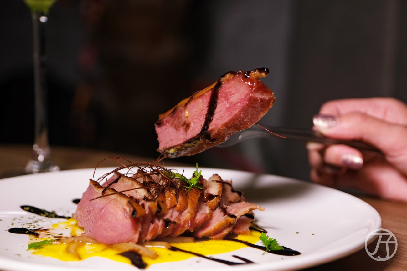 西門酒吧推薦，RayDarts.Taipei bar，豐富調酒與主廚料理，西門最適合放鬆的運動飛鏢吧