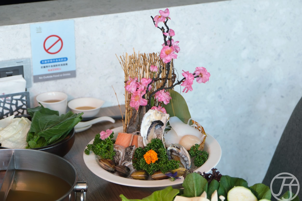 高雄福華大飯店,Smile One 精緻涮涮鍋全新升級登場!新推出涮涮鍋吃到飽方案只要680元,還享30樓無敵景觀 - 第40張圖 高雄福華大飯店 Smile One 精緻涮涮鍋極致綜合海鮮盤