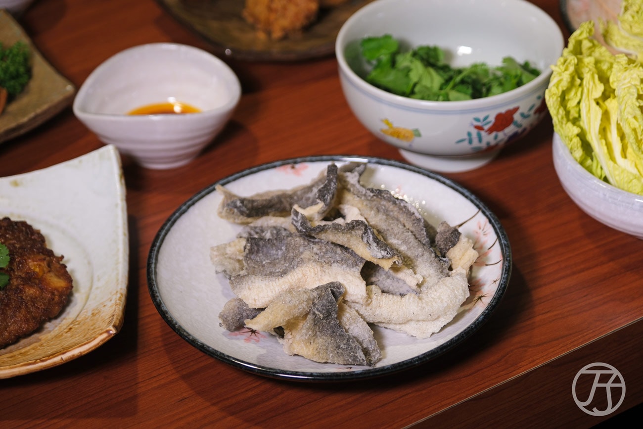 台北正宗港式雞煲 如嫦卜卜蜆．港式雞煲 炸魚皮