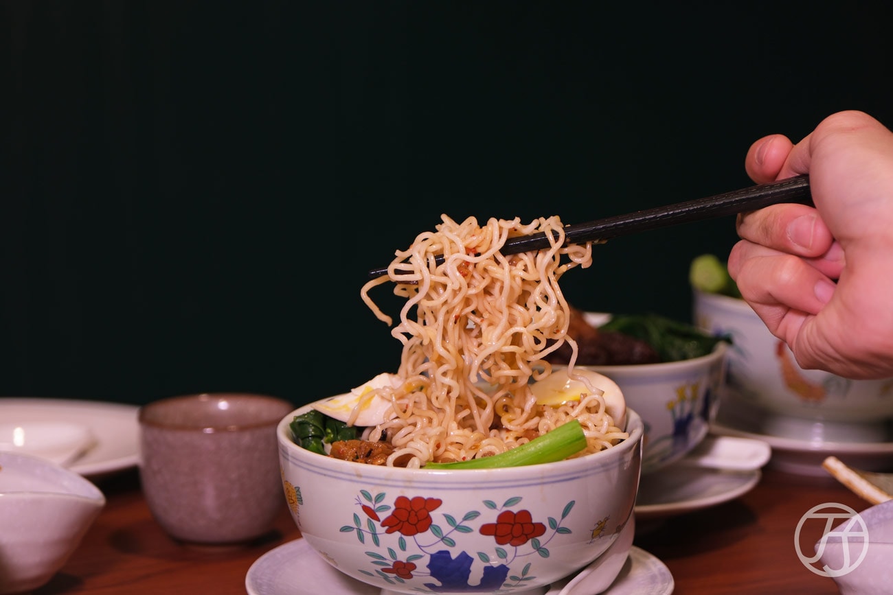 台北正宗港式雞煲 如嫦卜卜蜆．港式雞煲 港式臘味飯