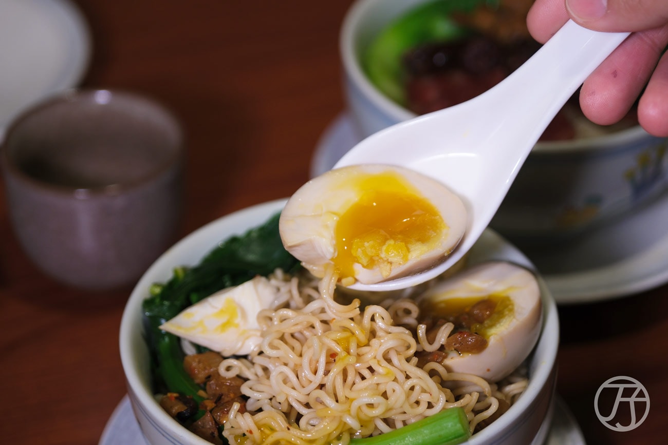 台北正宗港式雞煲 如嫦卜卜蜆．港式雞煲 港式臘味飯