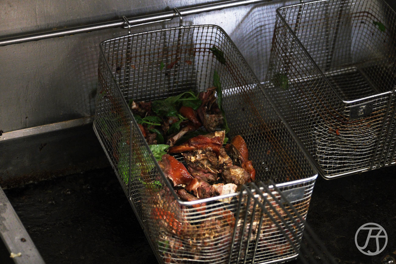 嘉義民雄「鴨沐農烤鴨專賣店」開箱，炭火燒烤一鴨三吃，不油不膩肉汁鮮嫩