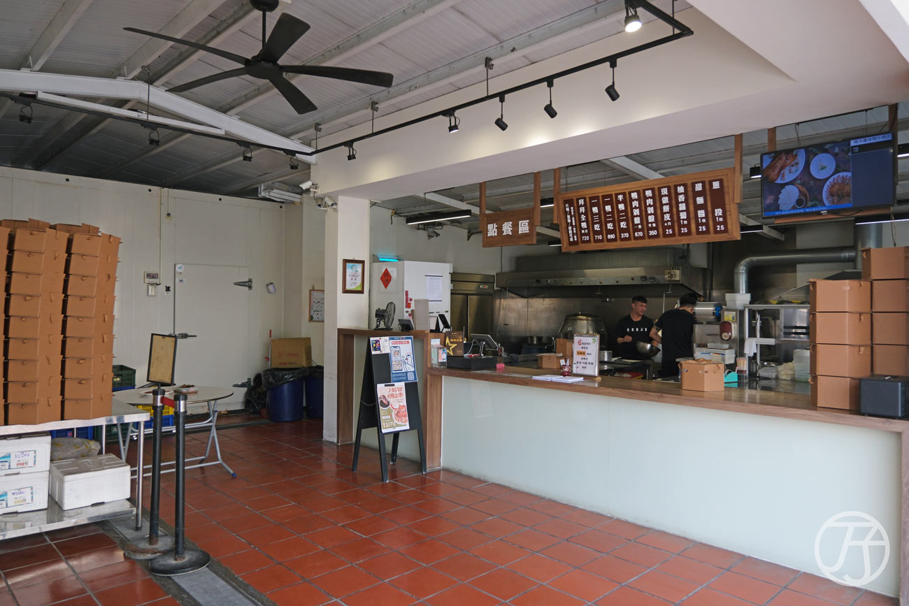 嘉義民雄「鴨沐農烤鴨專賣店」開箱，炭火燒烤一鴨三吃，不油不膩肉汁鮮嫩
