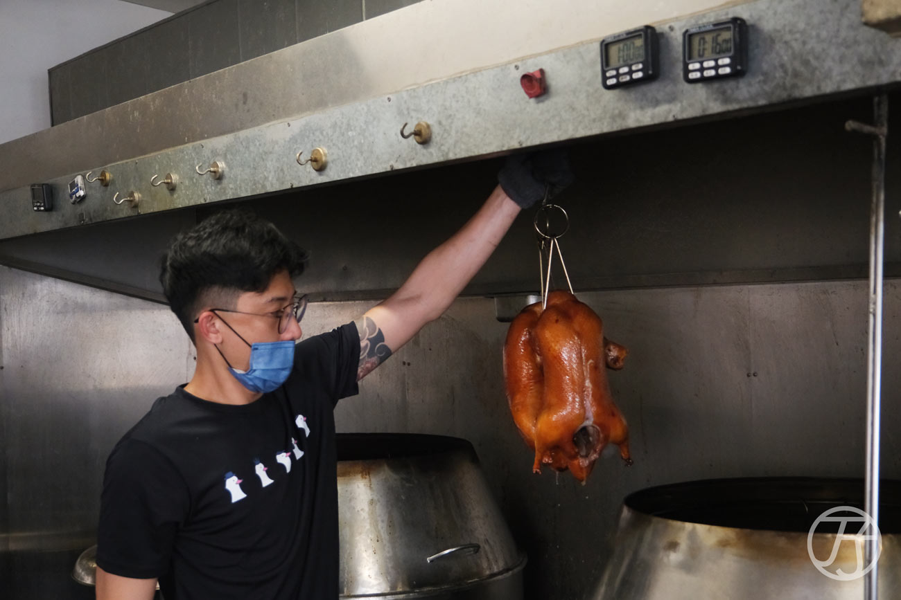 嘉義民雄「鴨沐農烤鴨專賣店」開箱，炭火燒烤一鴨三吃，不油不膩肉汁鮮嫩