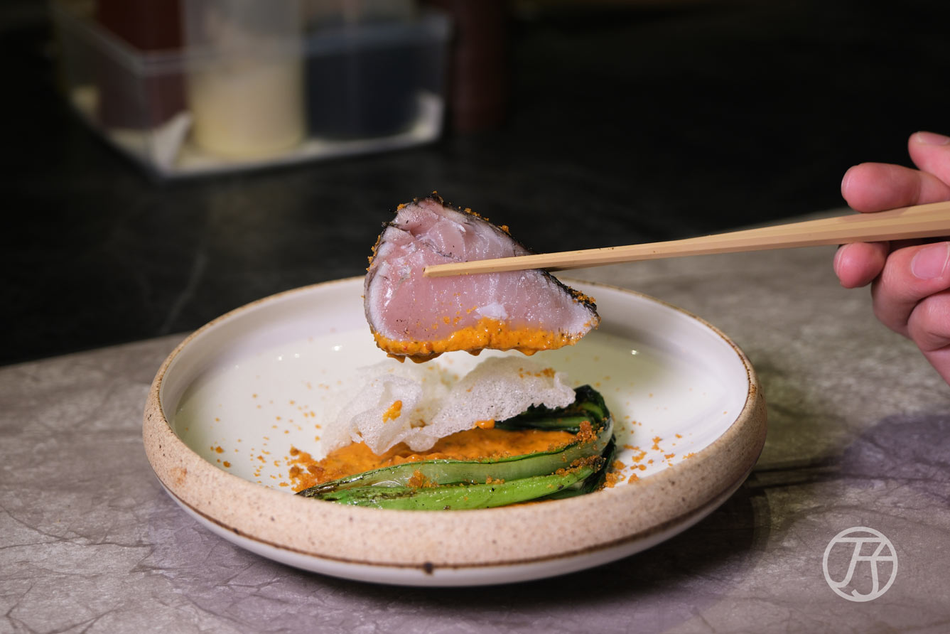 台中西屯區美食「跃.YueFire直火小料理(躍)」:板前炭火料理饗宴,台中約會餐廳開箱 - 第51張圖 台中西屯區美食「跃.YueFire直火小料理」鰆魚松子油菜花